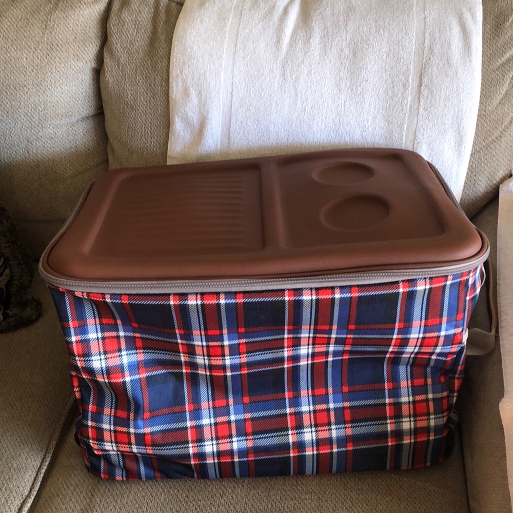 Rolling Picnic Basket - Picture 4 of 4